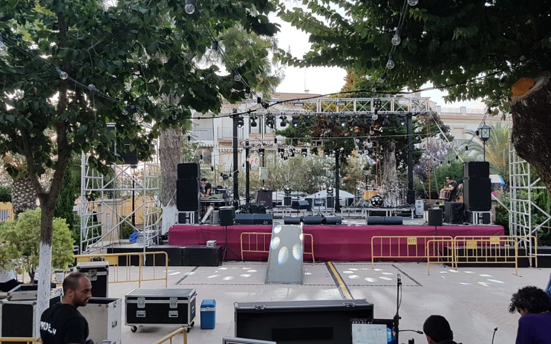 El parque General Morales, preparado para acoger el concierto de Celtas Cortos