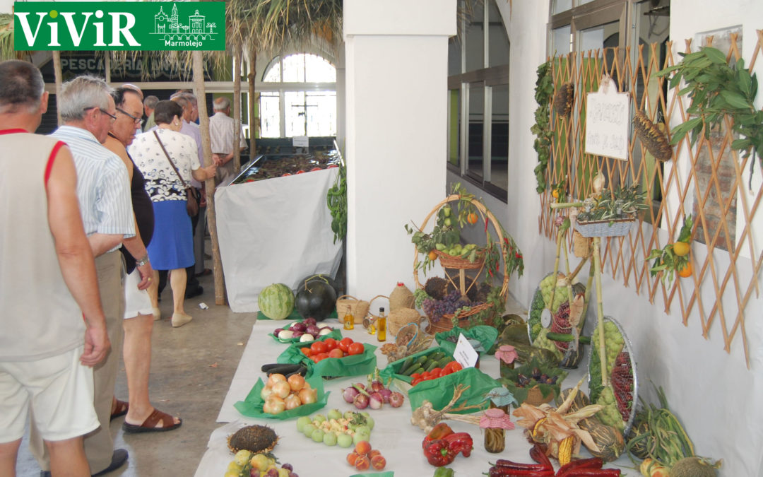 La edición número 69 del concurso de productos hortofrutícolas vuelve a llenar la plaza de abastos