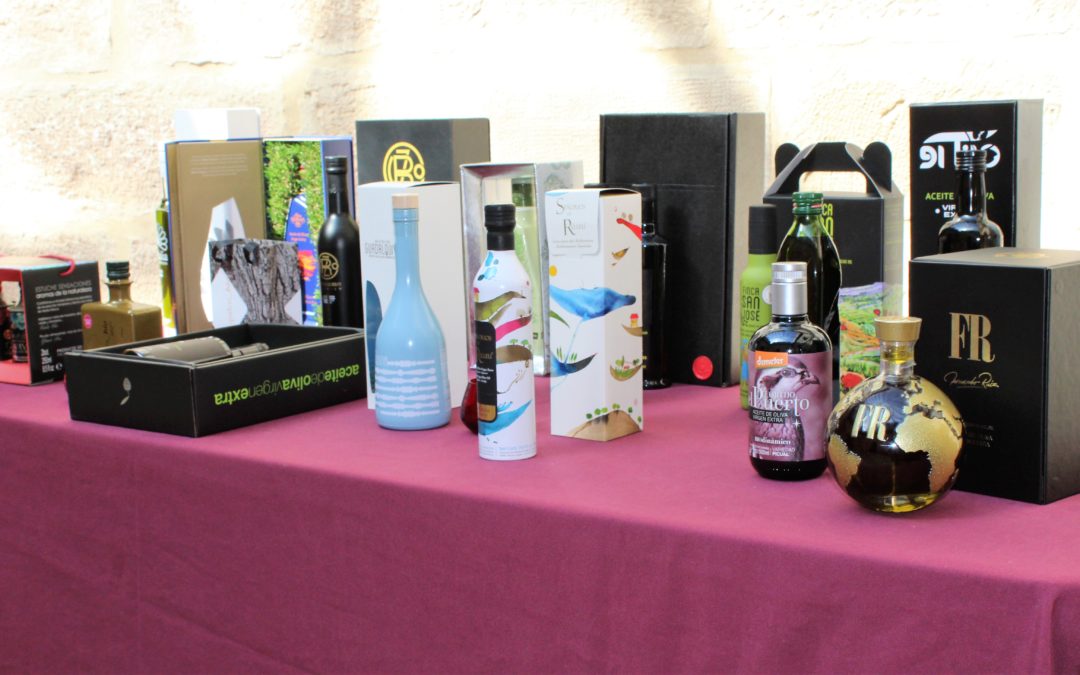 El Ministerio trabaja en un decreto que prohibirá el uso de botellas y garrafas de plástico para envasar aceites virgen extra