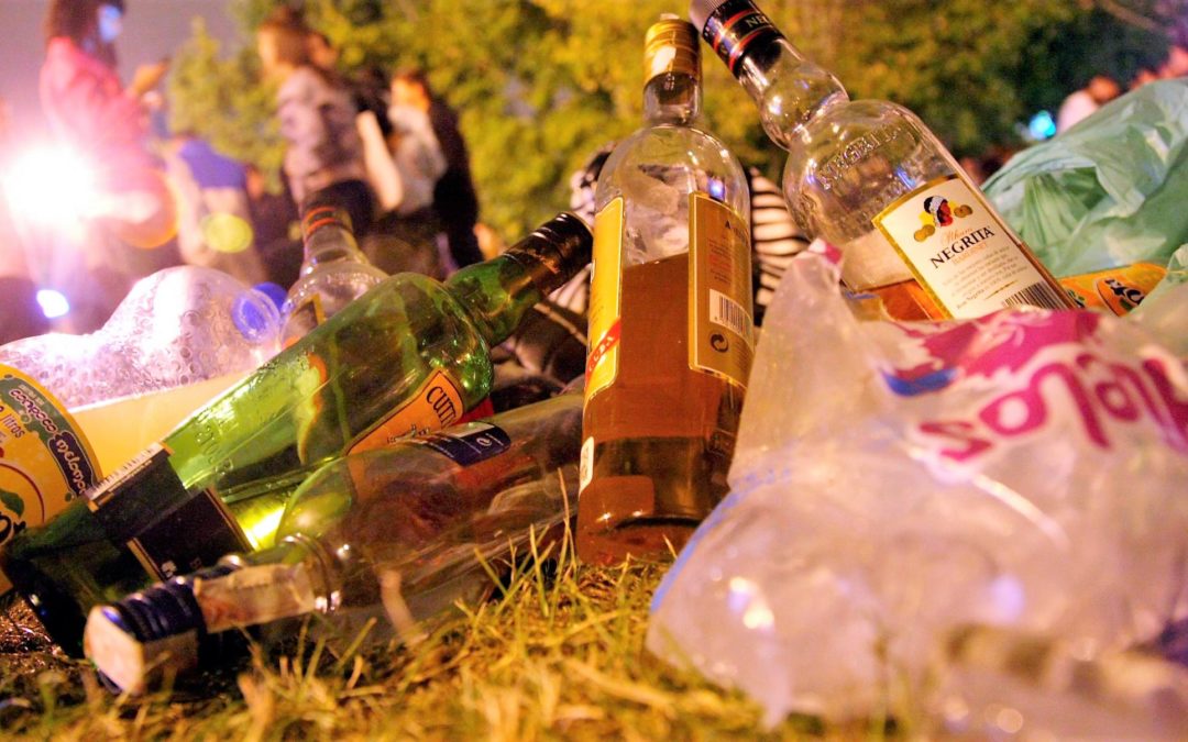 Prohibido el botellón y el consumo de alcohol en las calles de Lopera excepto en terrazas de bares