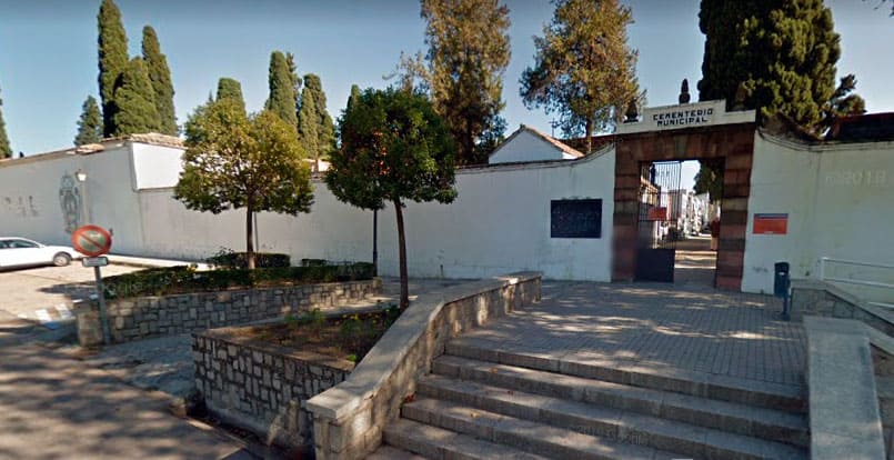 Detenido por profanar tumbas en el cementerio iliturgitano