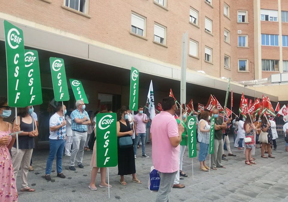 Los sindicatos llevan mañana sus movilizaciones a las puertas del hospital de Linares