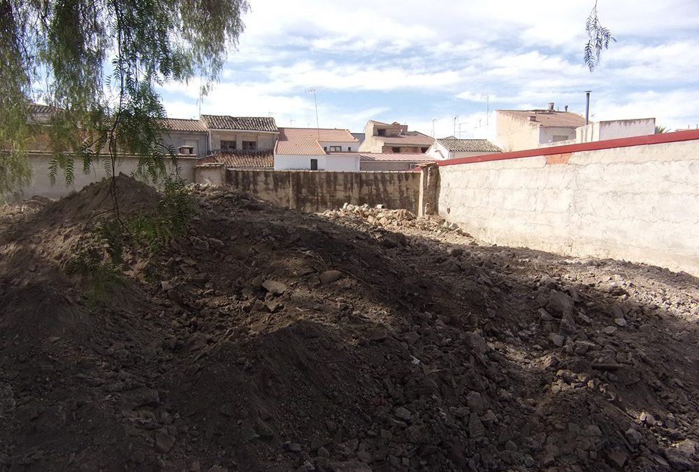 Comienzan las obras del aparcamiento en la calle La Mina