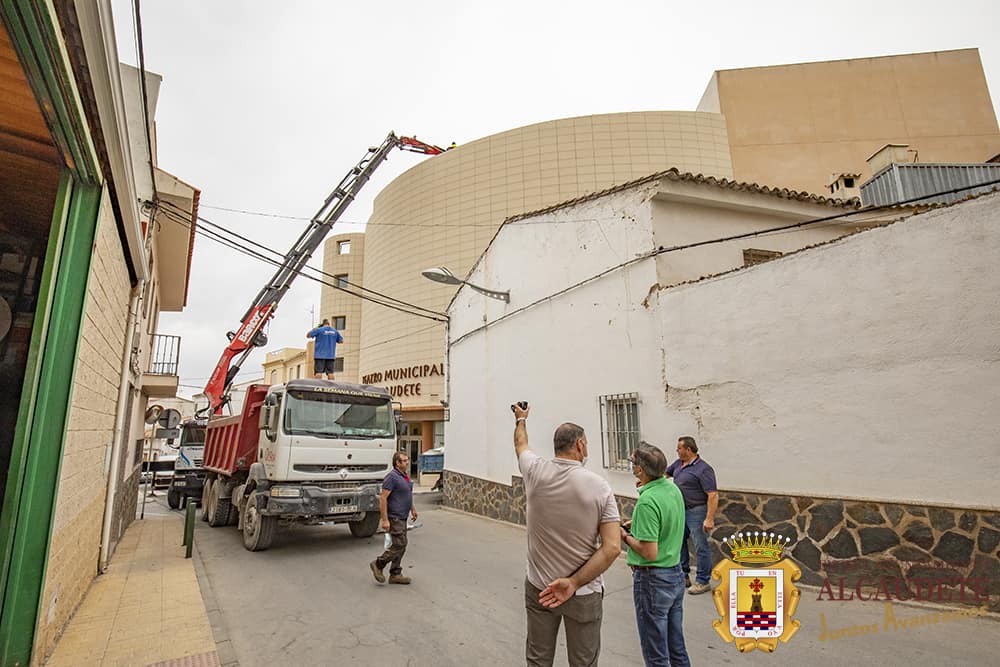 Obras de mejora en las cubiertas del Teatro Municipal de Alcaudete