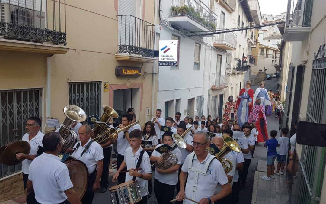 Pasacalles y concierto en Castillo de Locubín