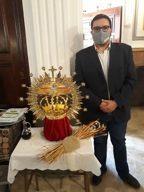 El tosiriano José Ángel Martíez da el salto con una corona para una virgen a tamaño real en Valencia