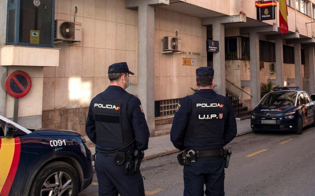 La Policía Nacional detiene en Linares a una mujer por amenazar y agredir a una pediatra