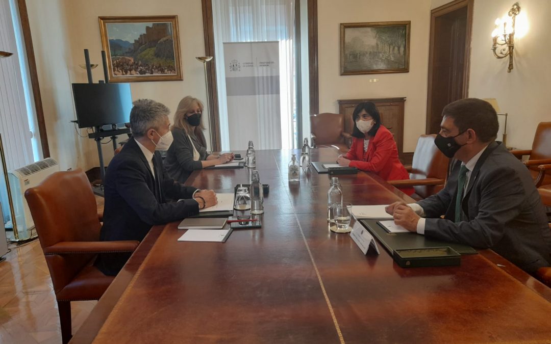 Francisco Reyes y Fernando Grande-Marlaska abordan diferentes actuaciones en materia de Interior en la provincia