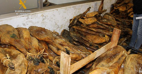 Dos detenidos en La Carolina por estafa en la venta de jamones