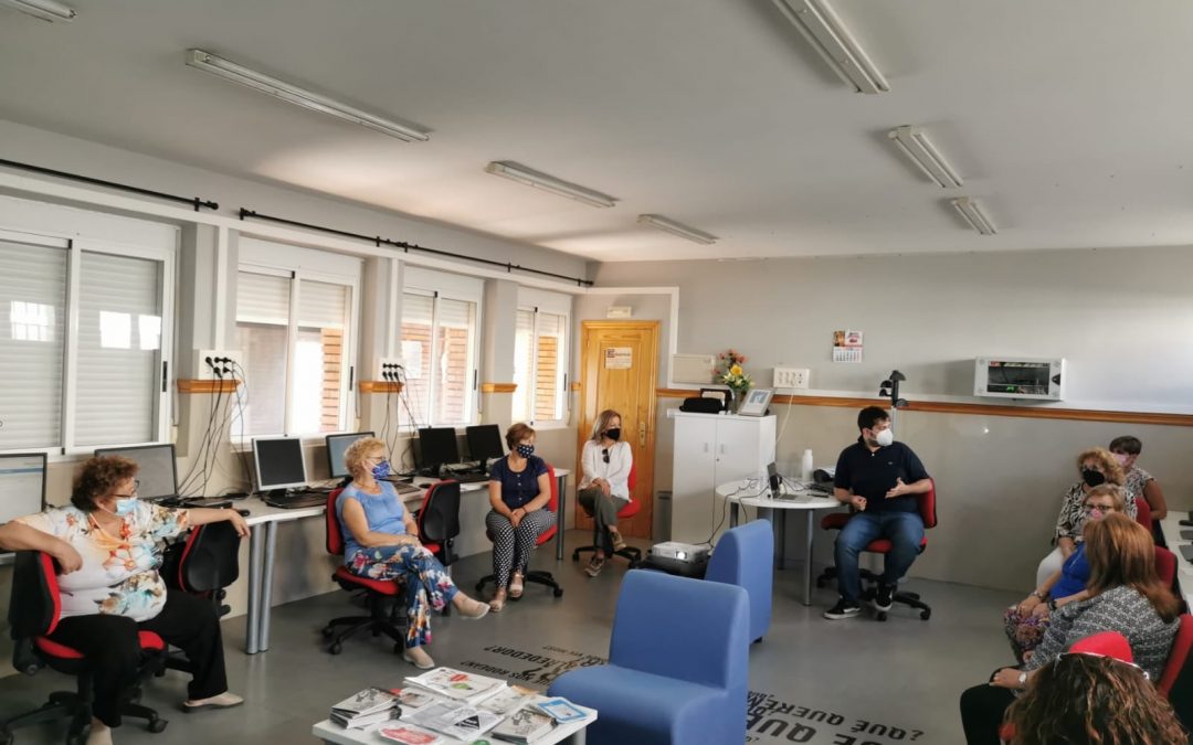 Las asociaciones de Martos se acercan a las tramitaciones digitales