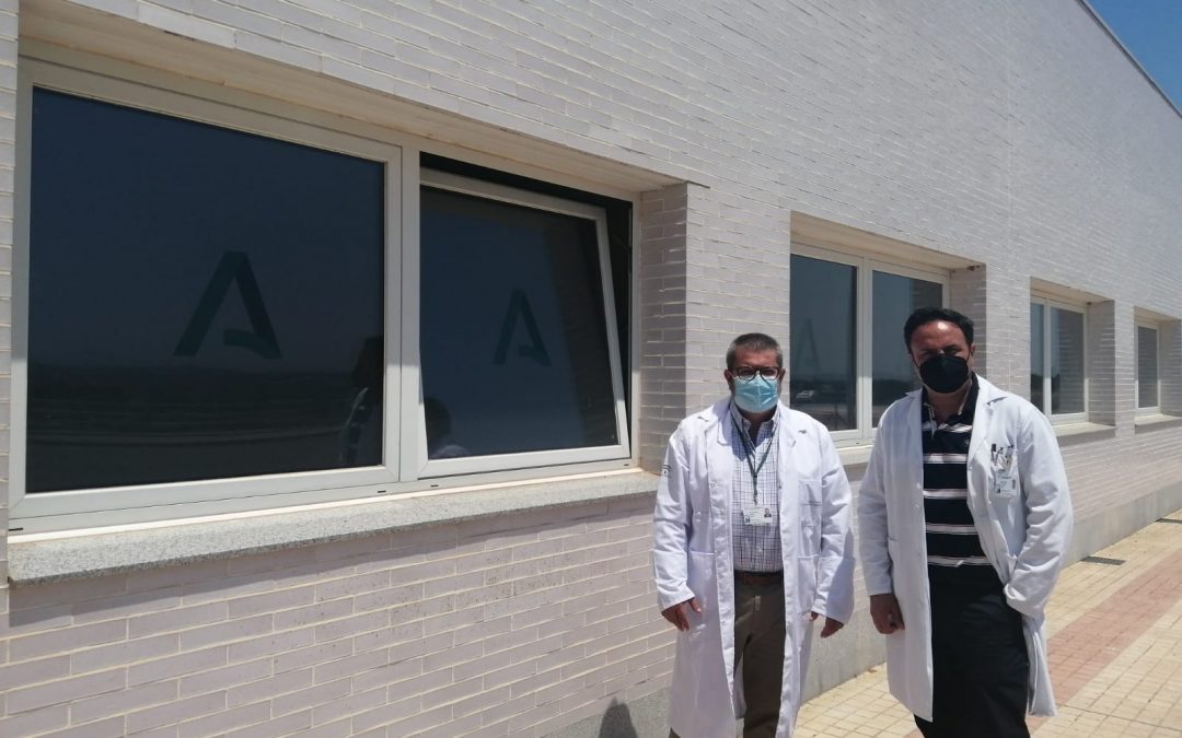 El Hospital Alto Guadalquivir instala vinilos para proteger la intimidad de los pacientes