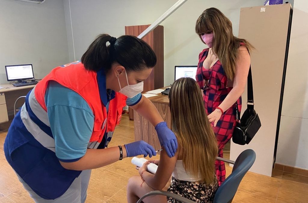 Salud y Familias realiza vacunaciones masivas esta semana en siete municipios de Jaén
