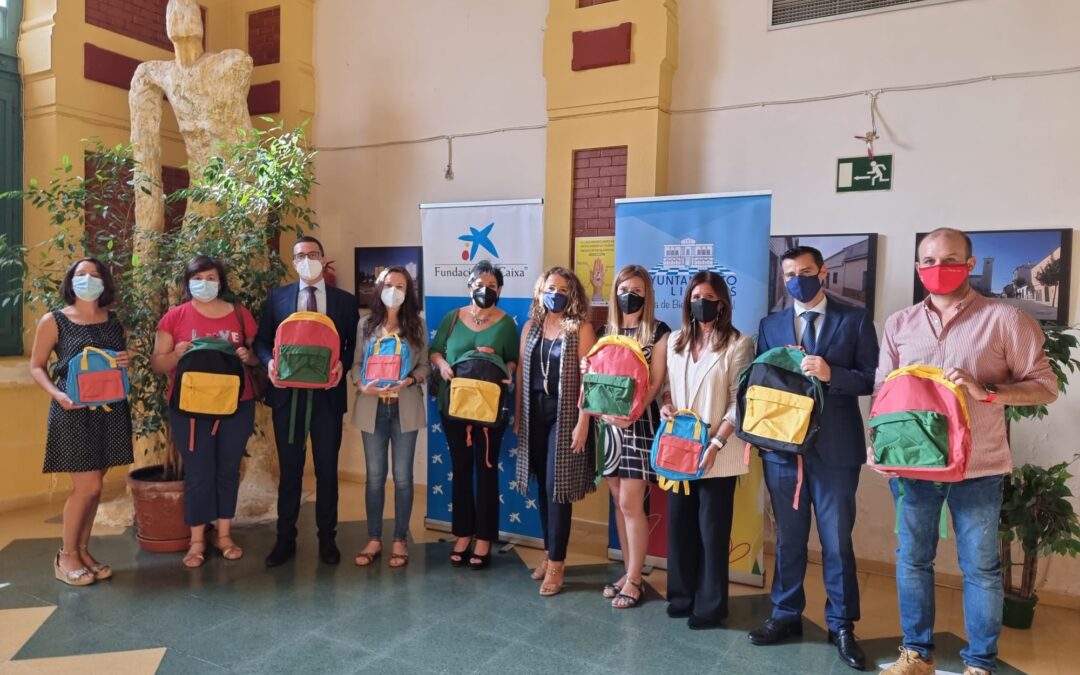 Material escolar para los más vulnerables de Linares
