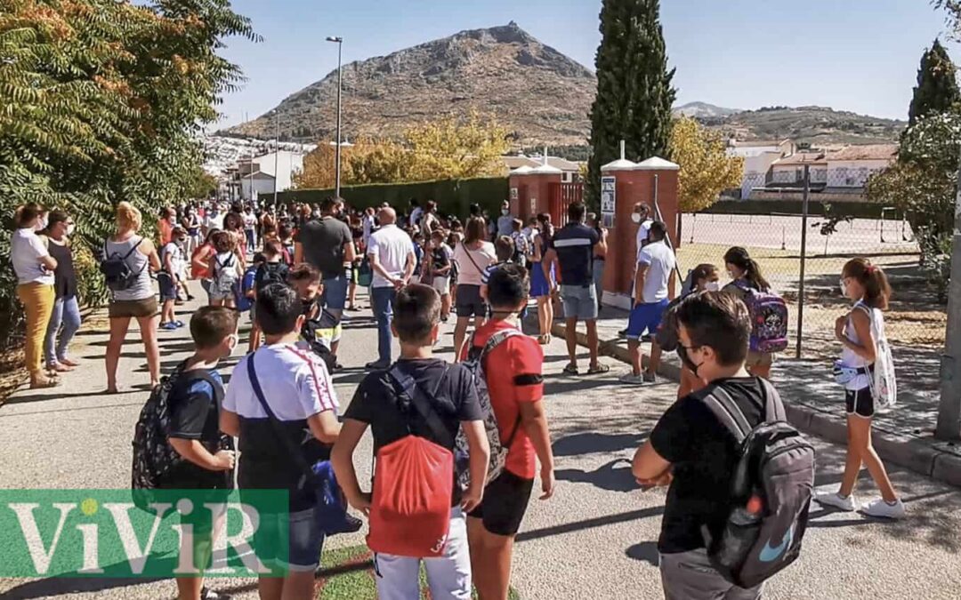 Martos aborda un inicio de curso “con mayor normalidad” pero con “prudencia” ante las ratios en las aulas