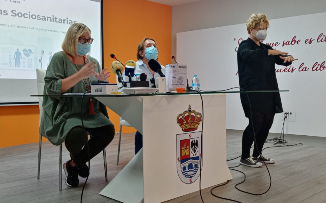 Los mayores conocen las nuevas herramientas de teleasistencia domiciliaria del programa ‘Cuida-T en casa’