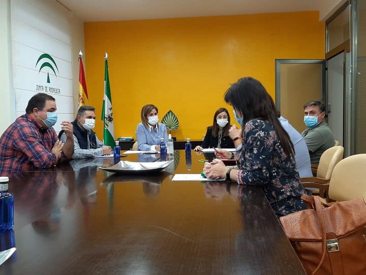 Vecinos de Las Casillas se reúnen con la delegada de Salud en Jaén