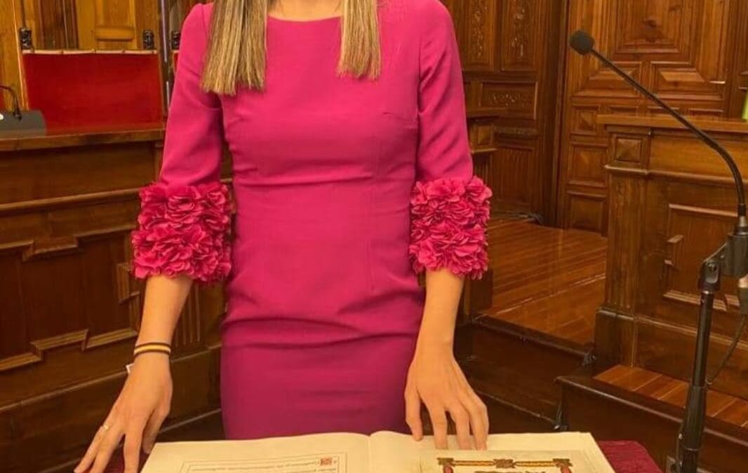 Eva Sánchez toma posesión de su acta de diputada provincial