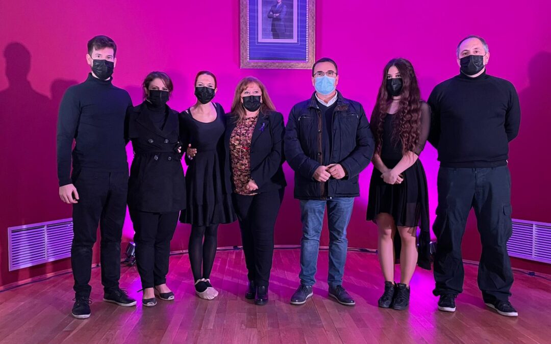 El Ayuntamiento de Andújar muestra su compromiso contra la Violencia de Género en un acto institucional que visibiliza a las víctimas de la violencia vicaria