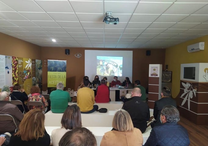 Martos promociona los AOVEs de cosecha temprana “Cuna del Olivar” en el sector de la hostelería