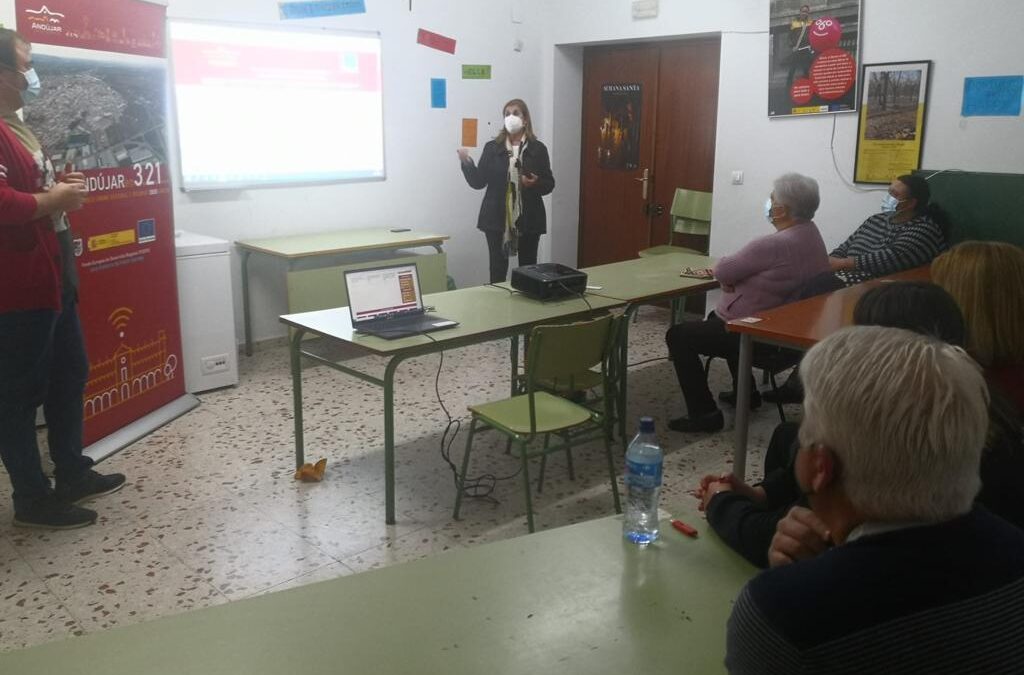 La EDUSI fomenta la formación en nuevas tecnologías entre los vecinos y vecinas de las pedanías de Andújar
