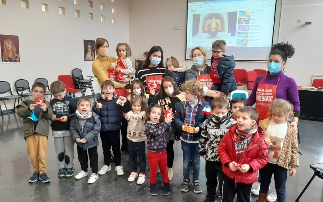 Los niños de La Carolina rompen los estereotipos en la cocina