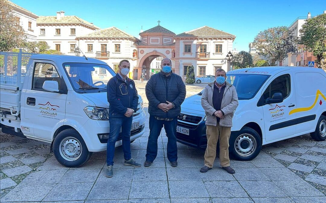Nuevos vehículos para mejorar el servicio de mantenimiento de las zonas verdes de Andújar