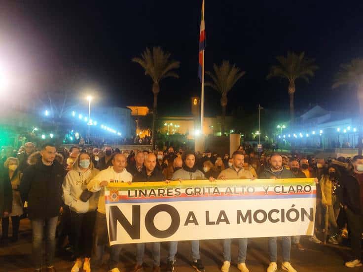 Protestas contra la moción de censura en Linares