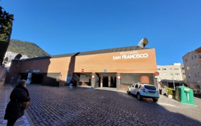 El Pleno aprueba sacar a concesión 54 puestos en los mercados de abastos y en el de mayoristas