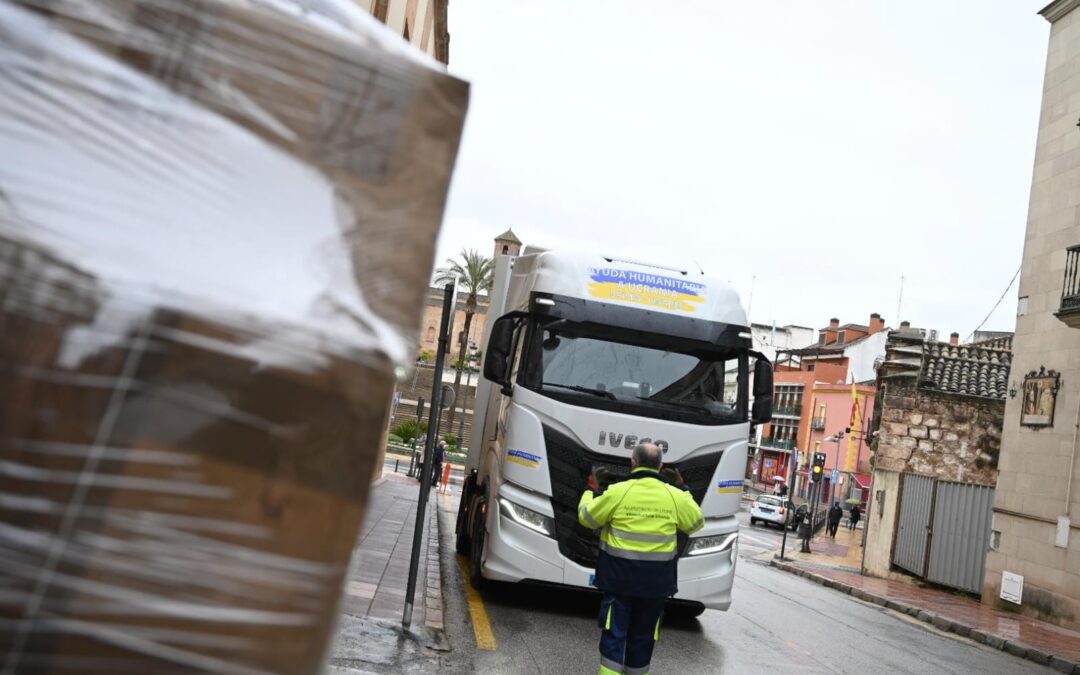 Linares envía un tráiler cargado de ayuda para Ucrania