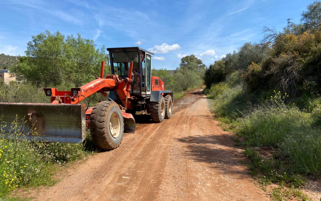 Trabajos de repaso de caminos rurales
