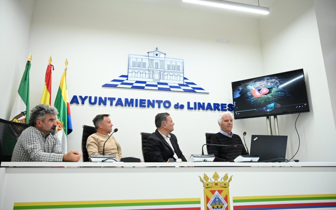 Presentados en Linares los resultados de la investigación en la galería de la Fuente del Pisar