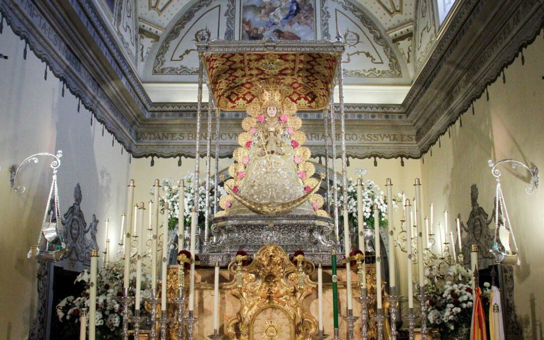 La Virgen del Rocío de Linares ya está entronizada