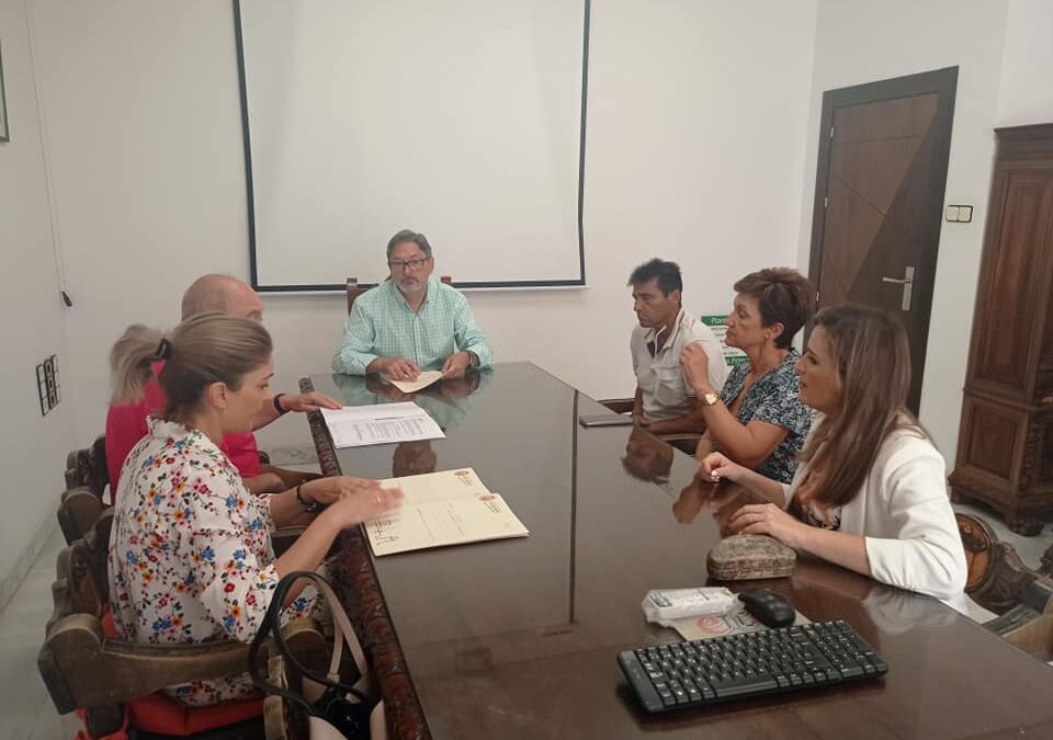 Alcaudete suscribe un convenio con la Asociación Artesana de Los Cabezudos