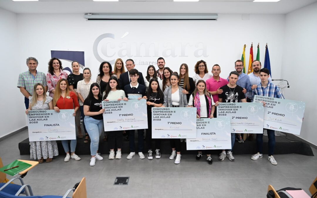 Estudiantes de Linares aprenden a emprender