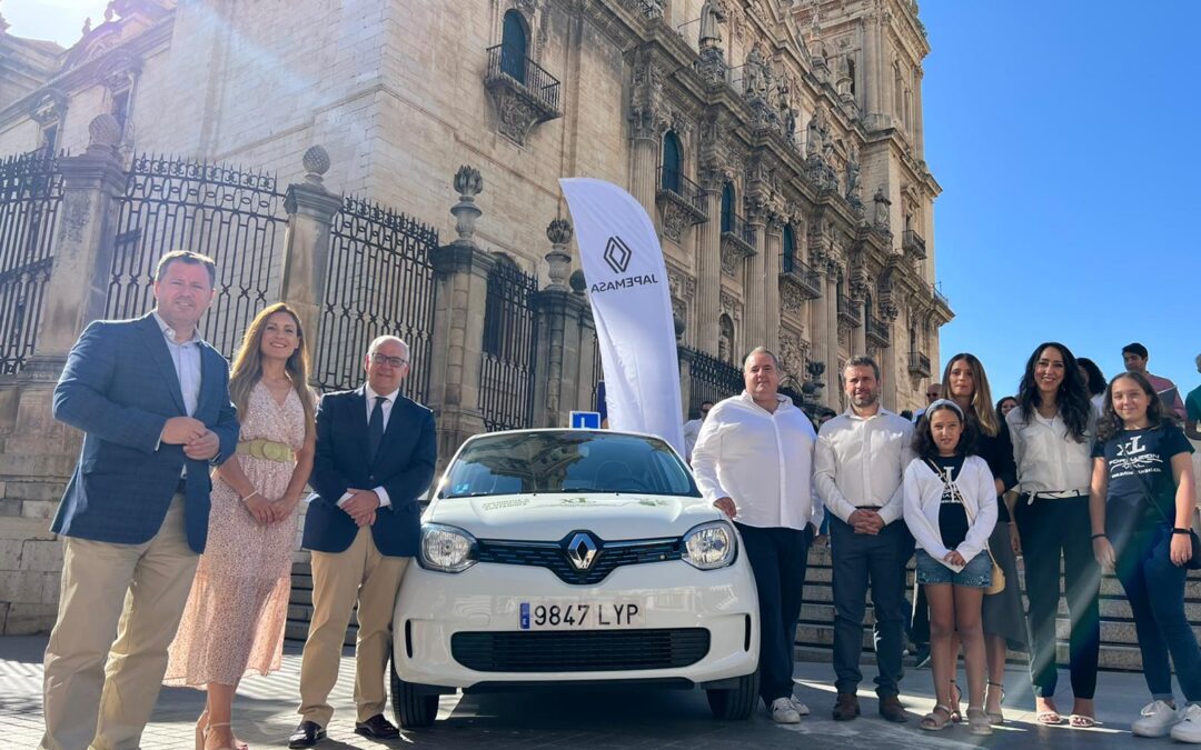 Jaén tiene la primera autoescuela de Andalucía con coche eléctrico