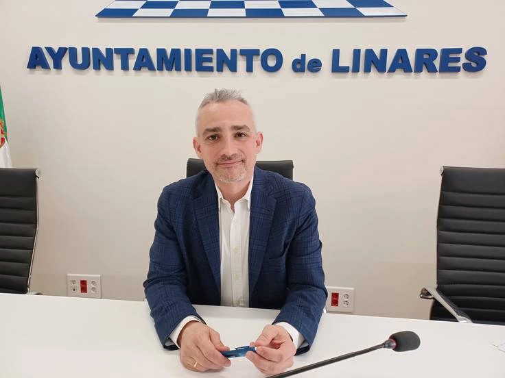 Linares anuncia planes en materia de Empleo, Barrios y Comercio
