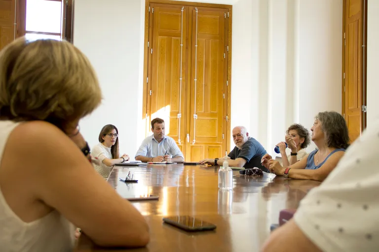 El Ayuntamiento toma contacto con las asociaciones de Salud de Linares