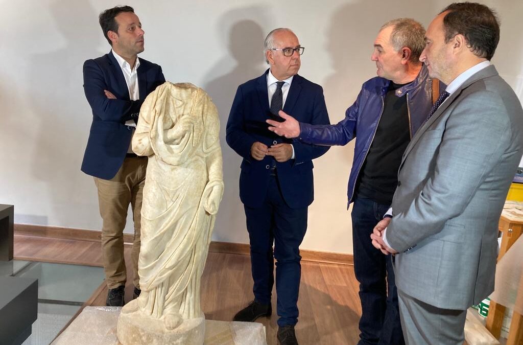 Hallazgo de una escultura romana de mármol en el yacimiento de Cástulo