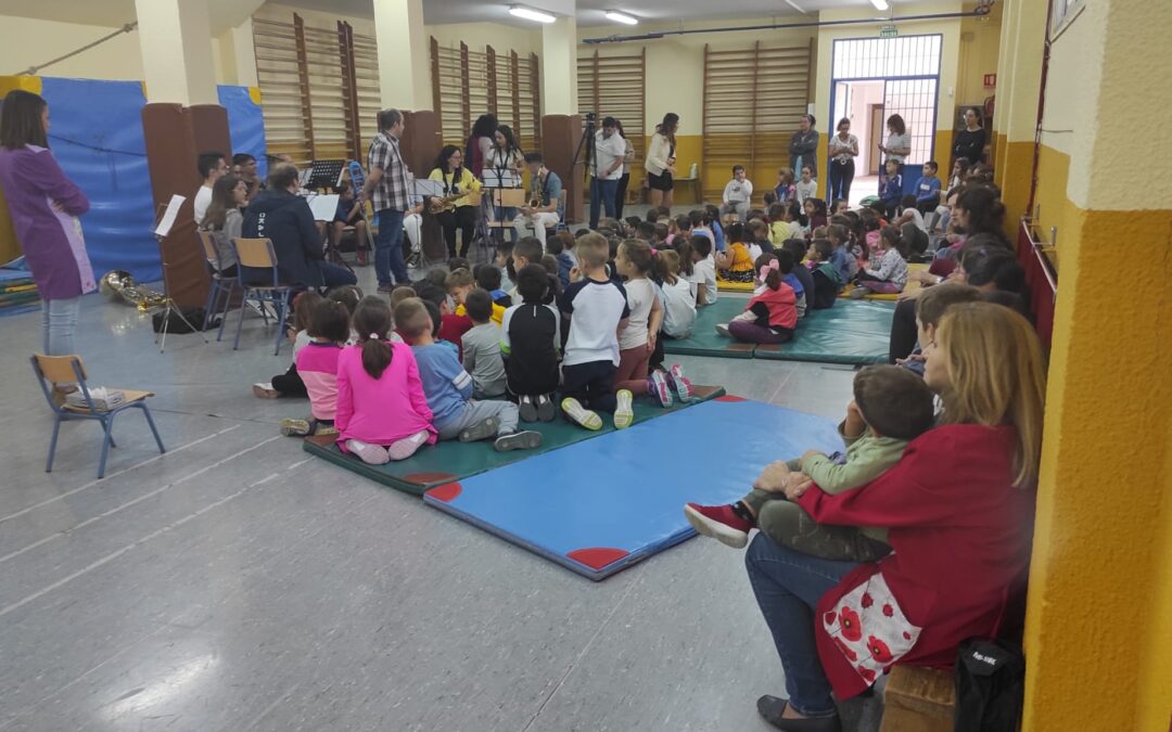 Los escolares de Jamilena se acercan a la música