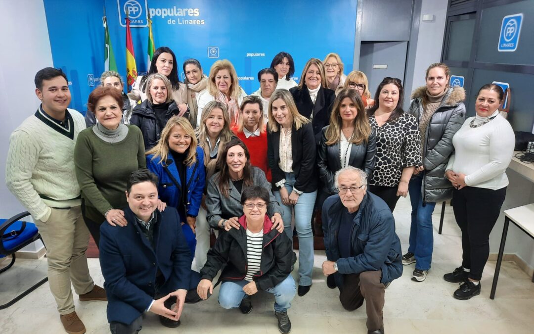 Dirigentes del Partido Popular mantienen un encuentro con mujeres de Linares