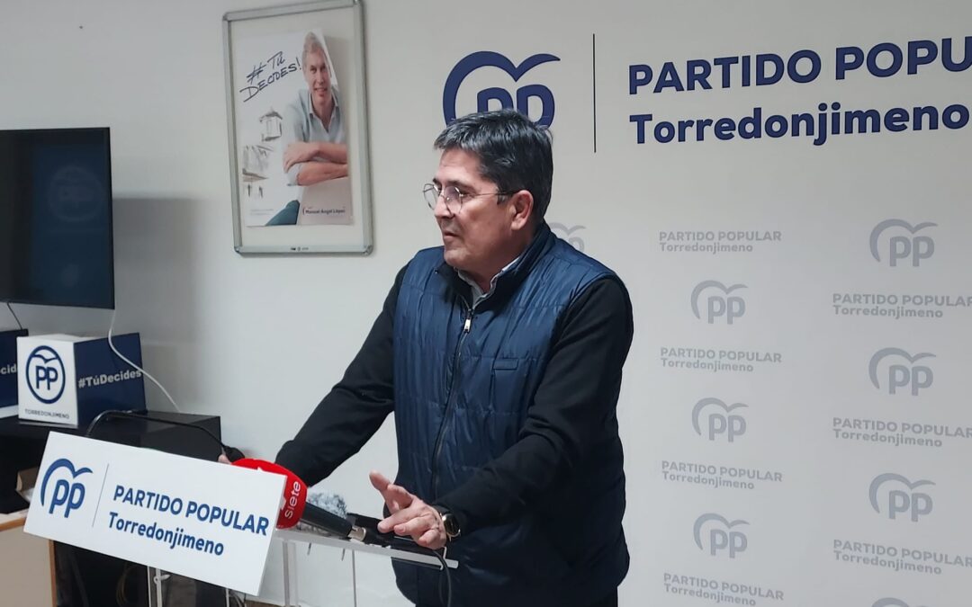 Enrique Castro presenta la nueva ejecutiva del PP de Torredonjimeno