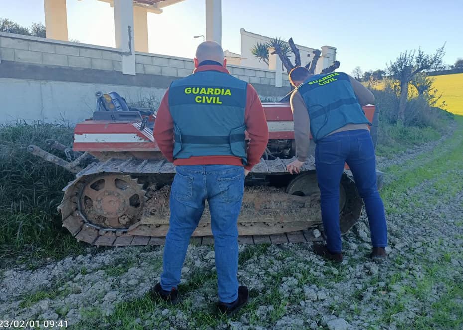 La Guardia Civil detiene al presunto autor del robo de un tractor marmolejeño en 2020