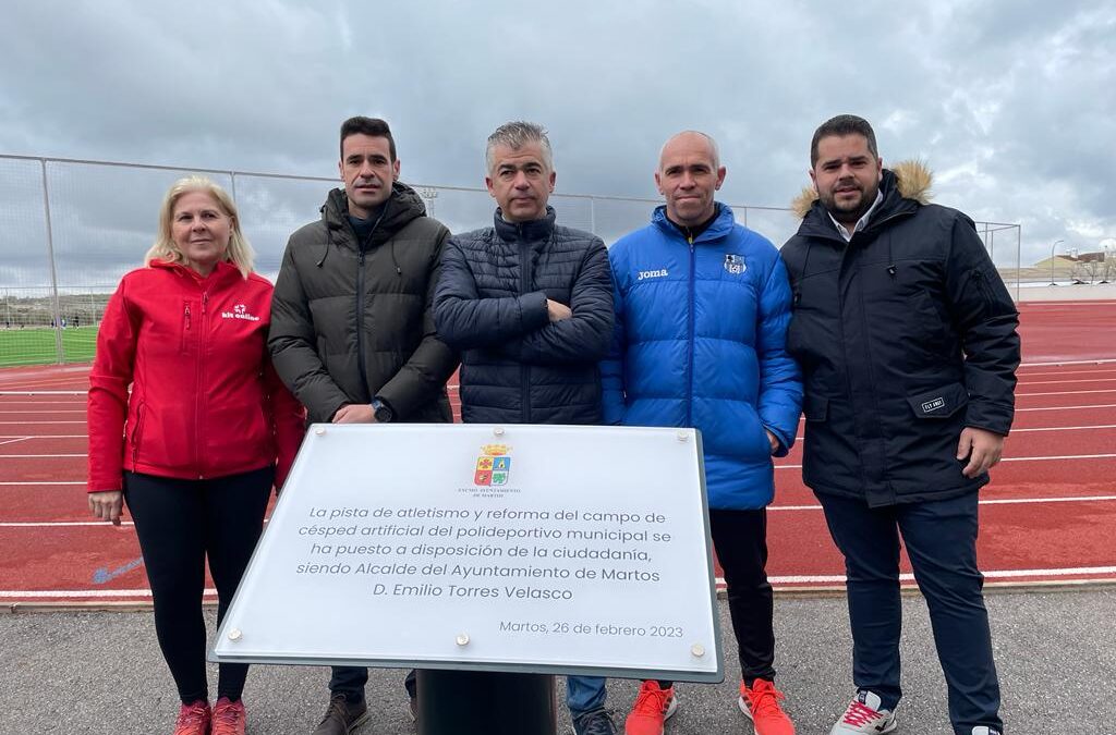 Martos inauguró la Pista de Atletismo y la reforma del campo de césped del polideportivo