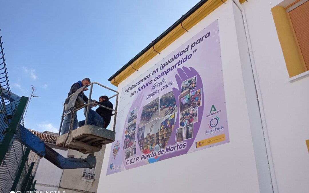 Nueva lona en el CEIP Puerta de Martos