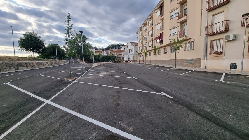 La calle La Vía queda abierta tras las obras de remodelación integral