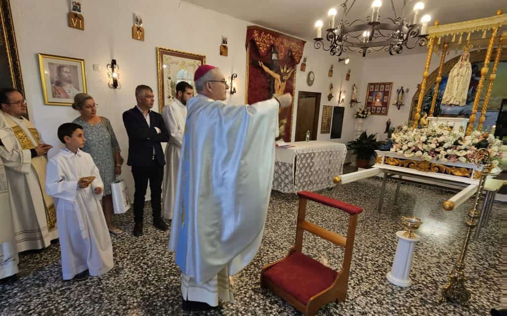 El obispo bendijo la ermita de Nuestra Señora del Rosario de Fátima y la Santa Cruz del Villarbajo