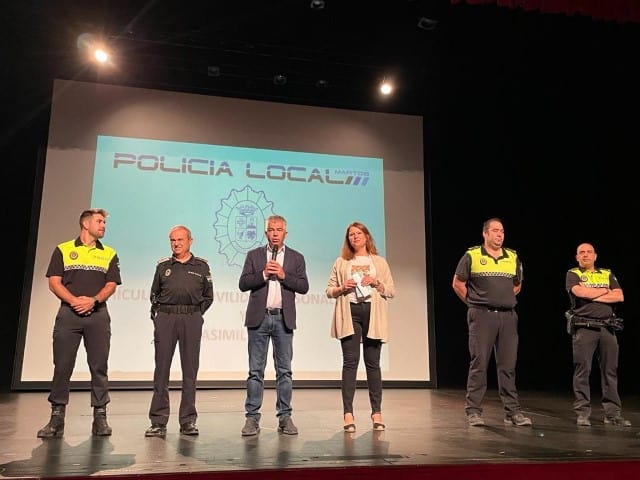 La Policía Local imparte unas jornadas sobre el uso de monopatines a estudiantes de ESO