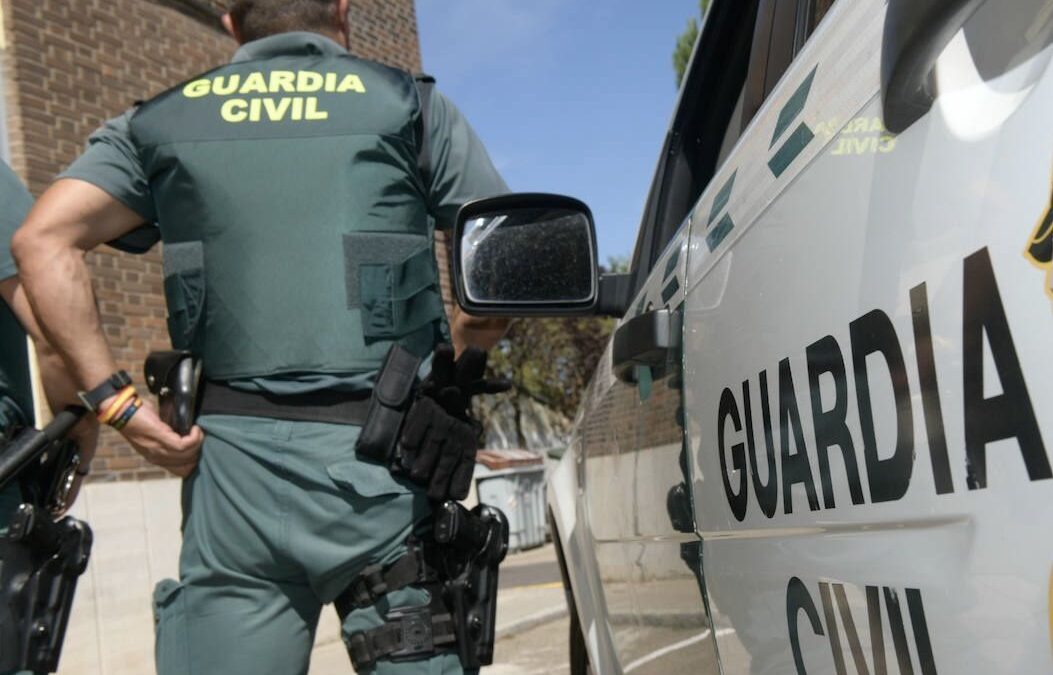 Detenidos en Santa Fe por el hurto de un bolso con 30.000 euros en Torredelcampo