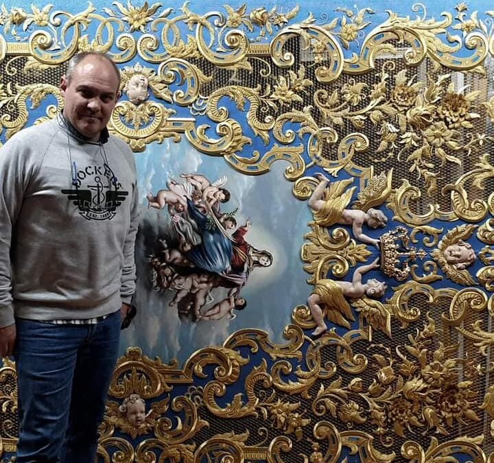 El andujareño Pedro Palenciano es el encargado de bordar el nuevo conjunto para la Virgen del Rocío