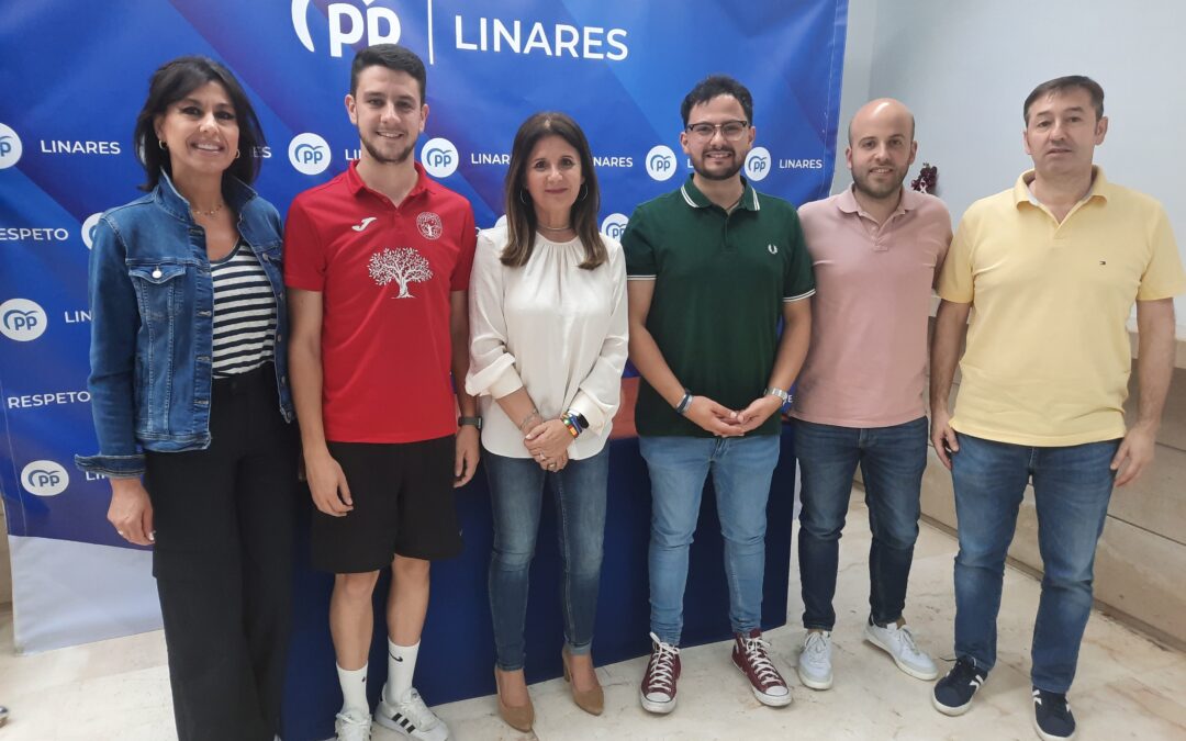 El PP apuesta por el deporte base y ofrece su apoyo al Club Voleibol Linares para adaptar las instalaciones municipales a este deporte